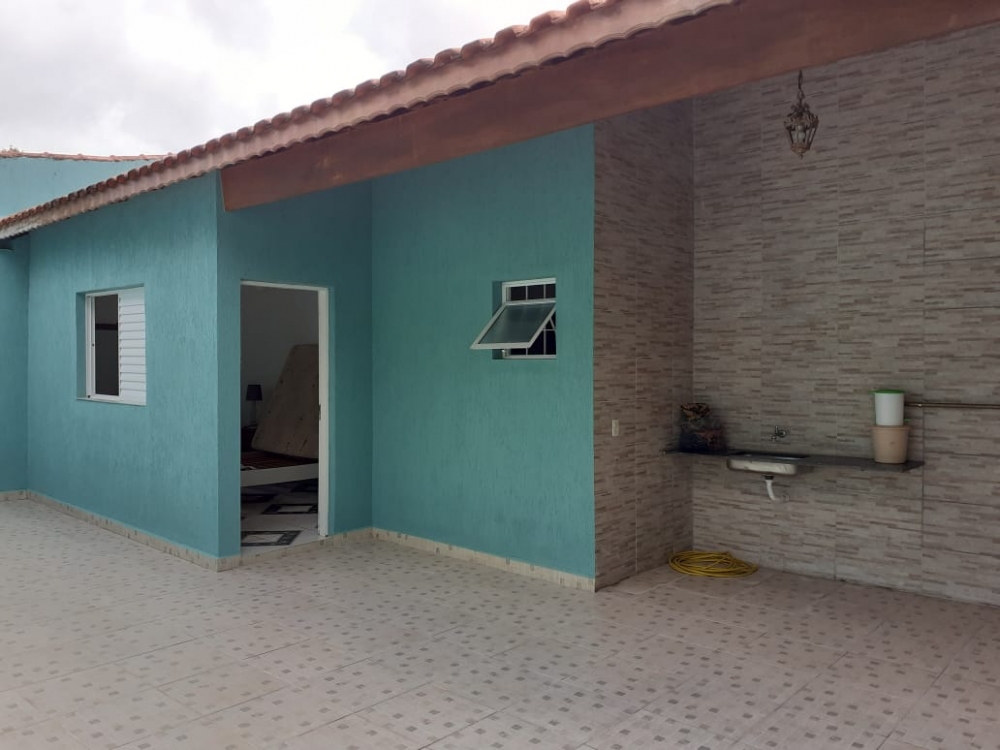 Casa com 03 dormitórios e edic